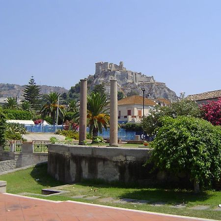 Hotel Mediterraneo Roccella Ionica Buitenkant foto
