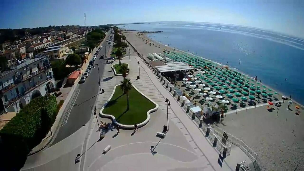 Hotel Mediterraneo Roccella Ionica Buitenkant foto