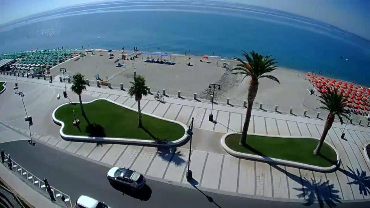Hotel Mediterraneo Roccella Ionica Buitenkant foto