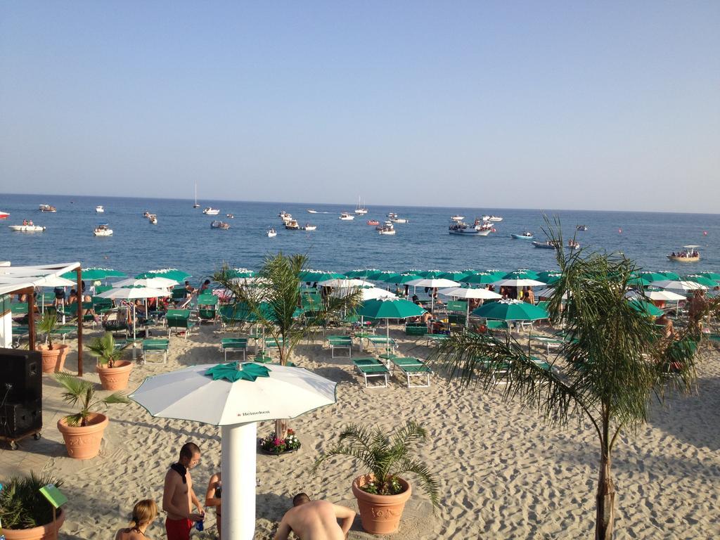 Hotel Mediterraneo Roccella Ionica Buitenkant foto