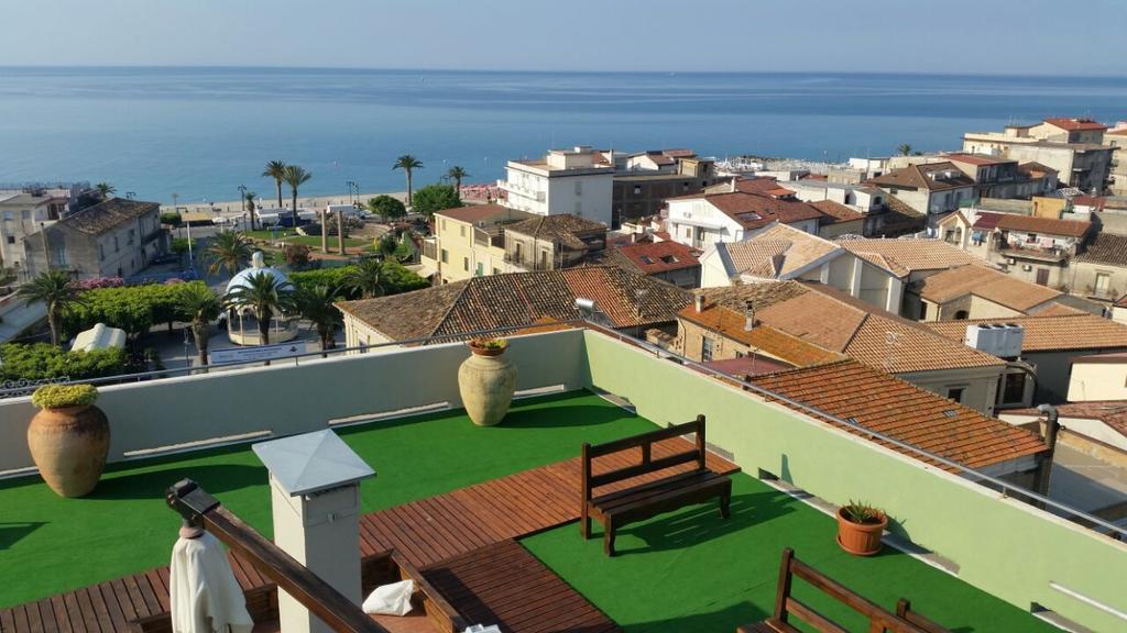 Hotel Mediterraneo Roccella Ionica Buitenkant foto