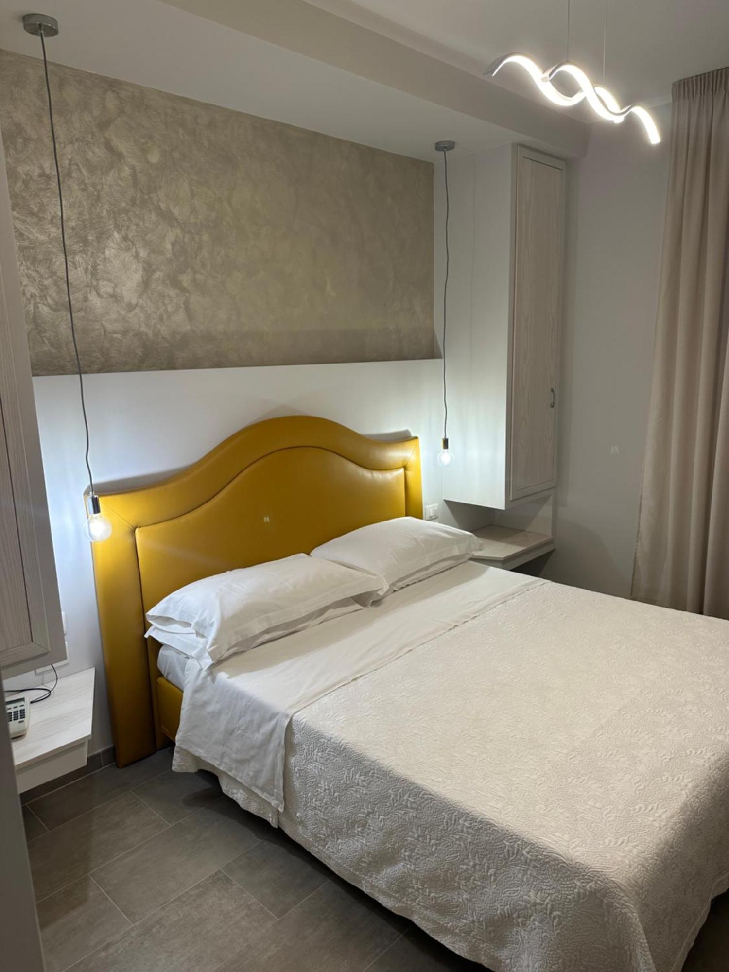 Hotel Mediterraneo Roccella Ionica Buitenkant foto
