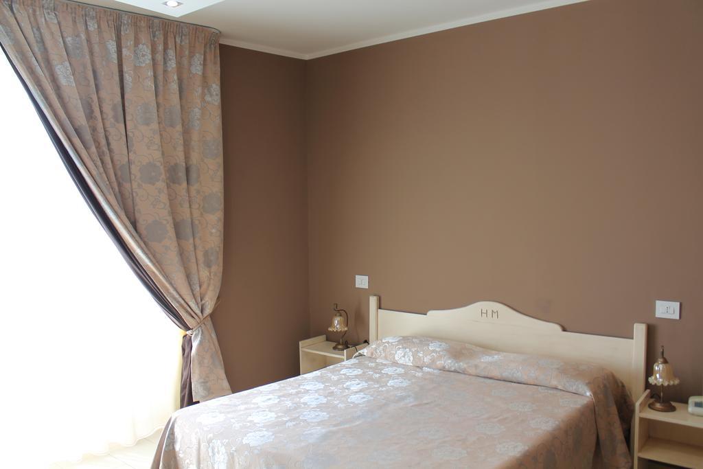 Hotel Mediterraneo Roccella Ionica Buitenkant foto