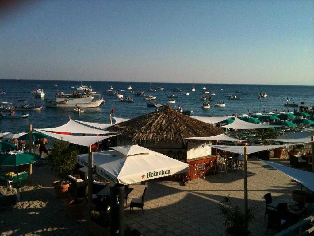 Hotel Mediterraneo Roccella Ionica Buitenkant foto
