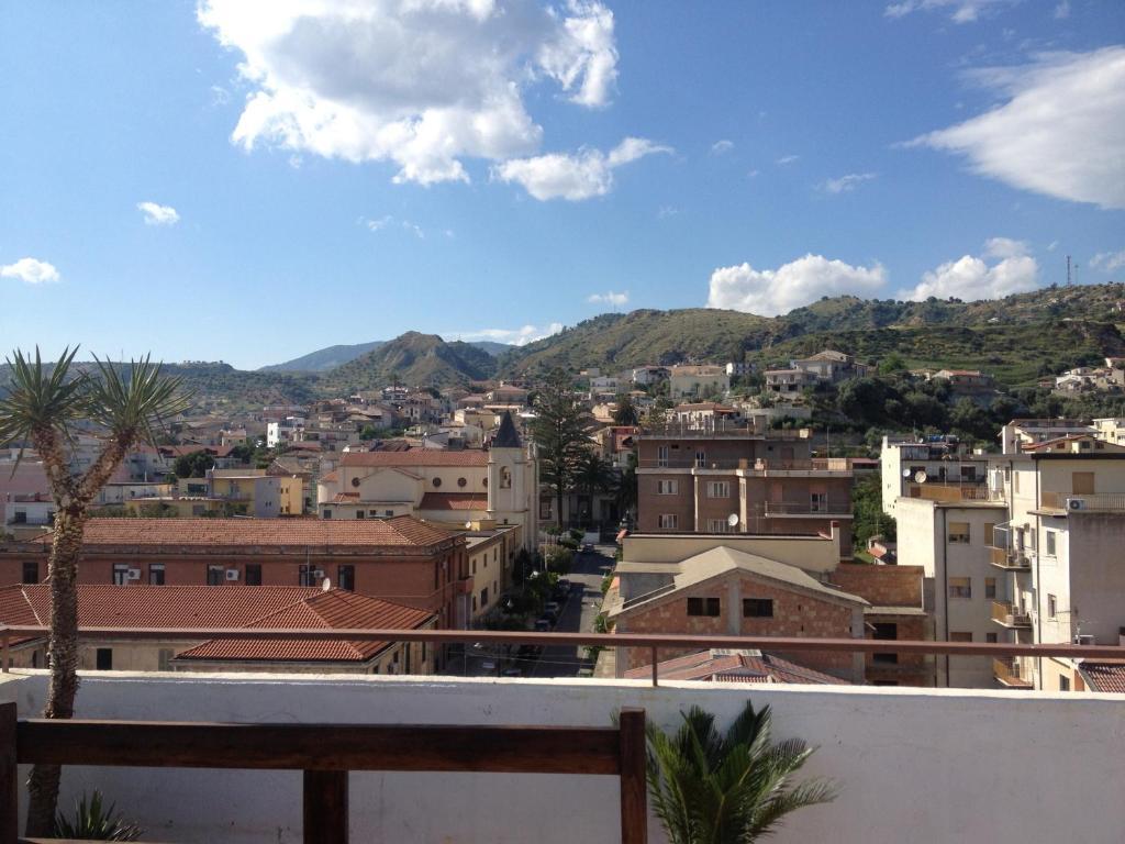 Hotel Mediterraneo Roccella Ionica Buitenkant foto