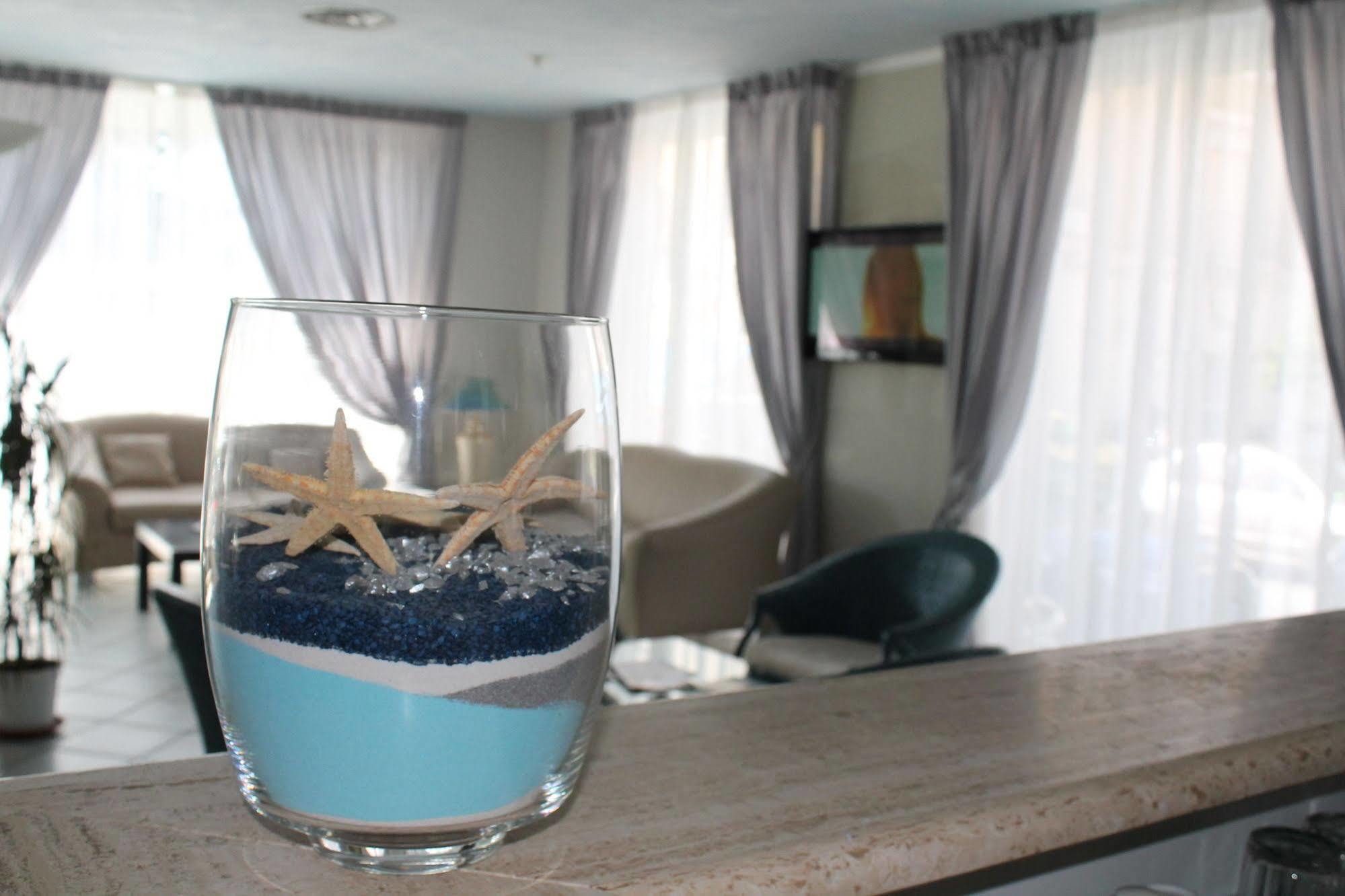 Hotel Mediterraneo Roccella Ionica Buitenkant foto