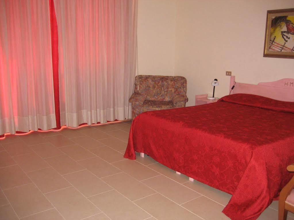 Hotel Mediterraneo Roccella Ionica Buitenkant foto